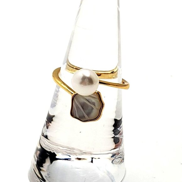 Natural Pearl and Shell Shape 18K Gold Plated Ring Size 7 - Picture 2 of 6